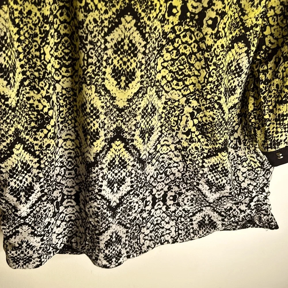 JM Collection long sleeves top size 3x Dolman studs reptile white yellow black - Picture 6 of 8